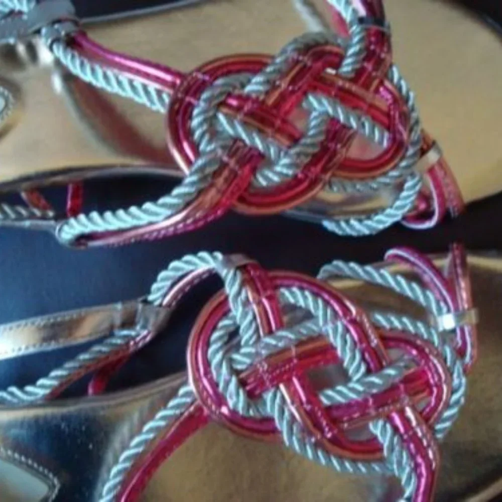 NWB CORAL METALLIC SANDALS SIZE 11M